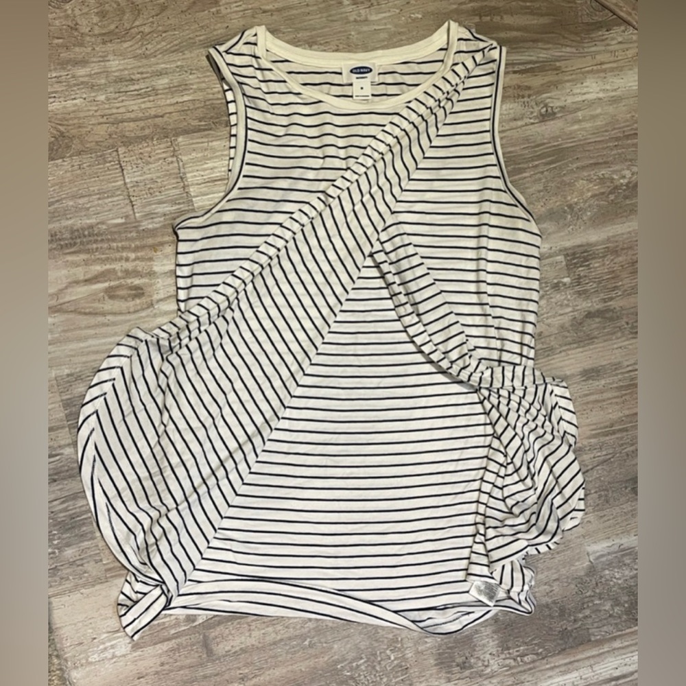 Old Navy Nursing Tank! Size: Med. (Not a stain, just a shadow from the layers)